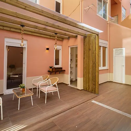 Whome Hideaway Family